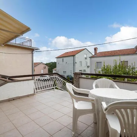 Lovely In With Kitchen Apartment