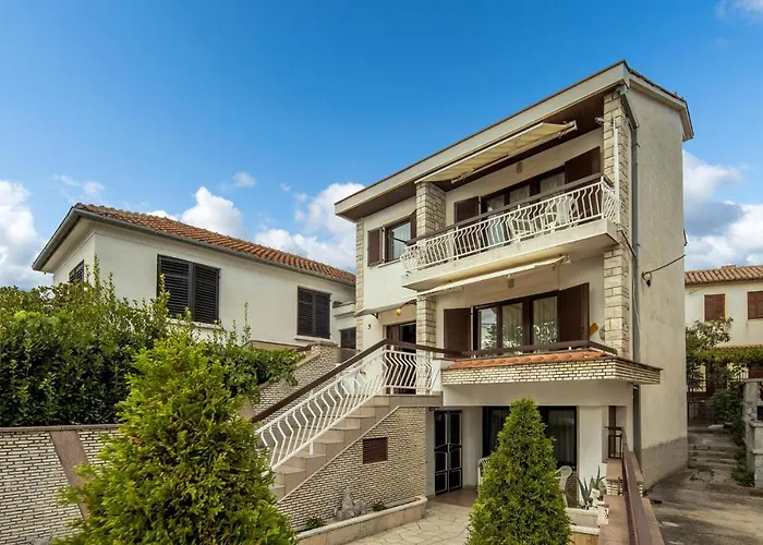 2 Bedroom Cozy In Jadranovo