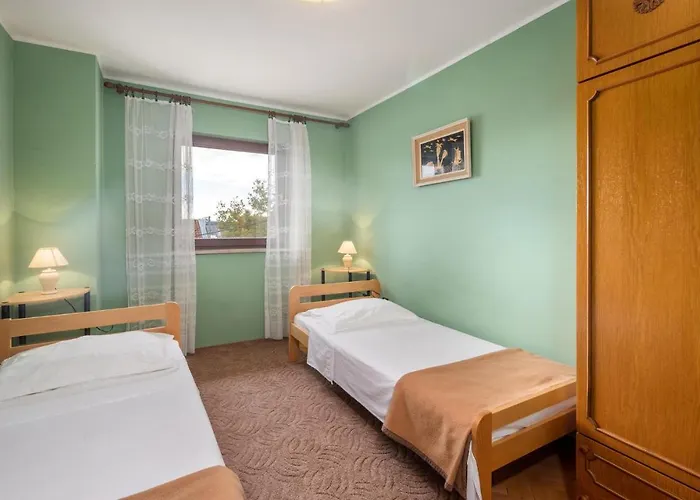 2 Bedroom Cozy In Jadranovo