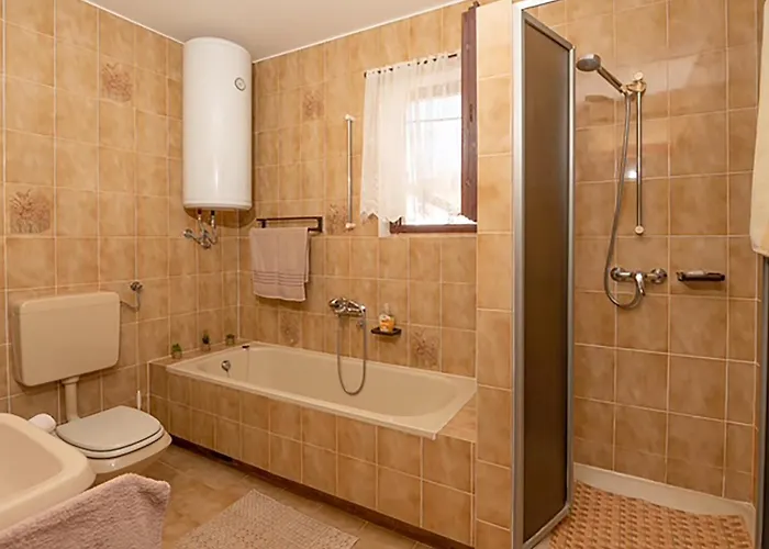2 Bedroom Cozy In * Jadranovo